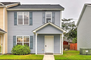 Havelock Townhome with Patio about 8 Miles to River